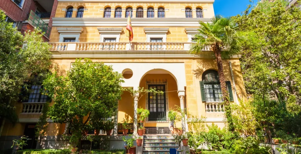 How to visit the Sorolla Museum