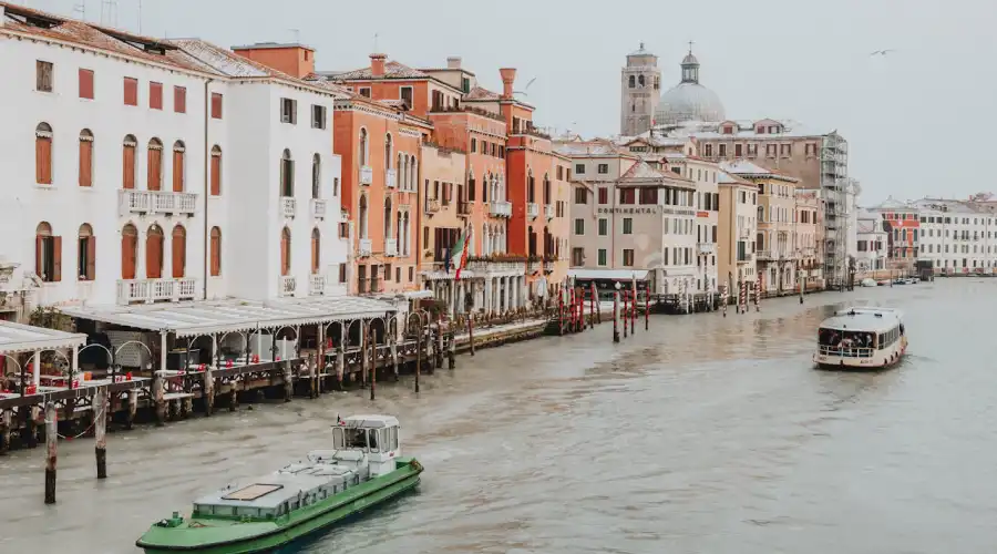 traveling venice with kids