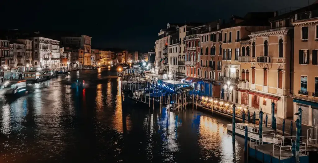 Is Venice good at night?